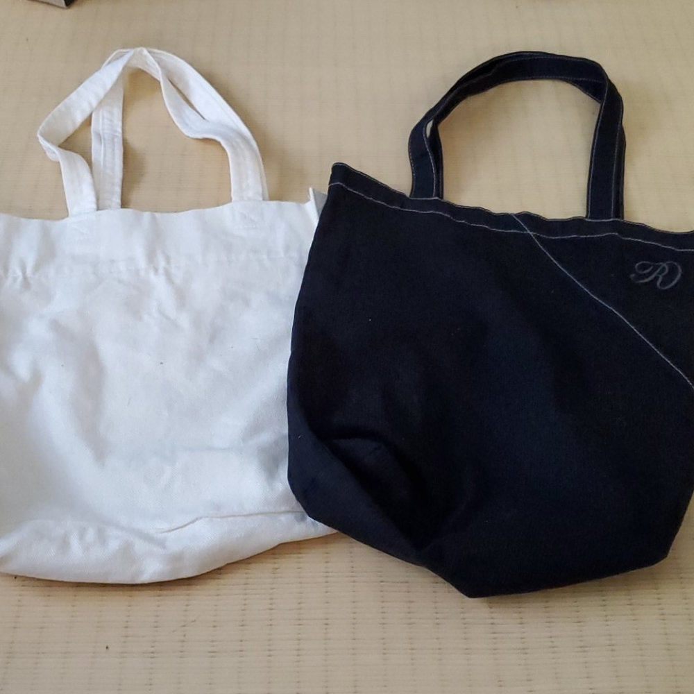 ★Bundle 2pcs White & Black Echo Bags